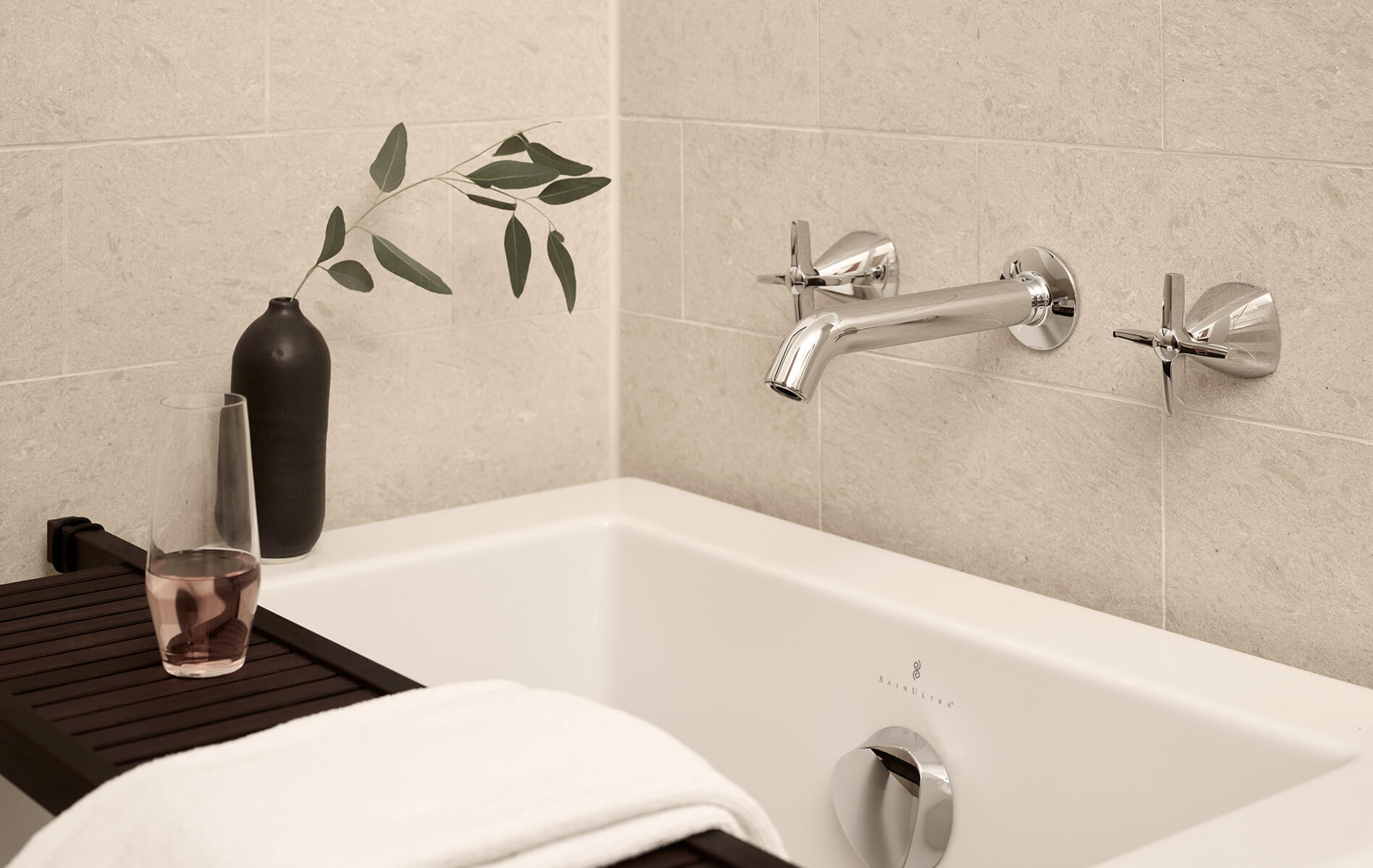 MGR_Suite-Soaking-Tub_R_crop_booking