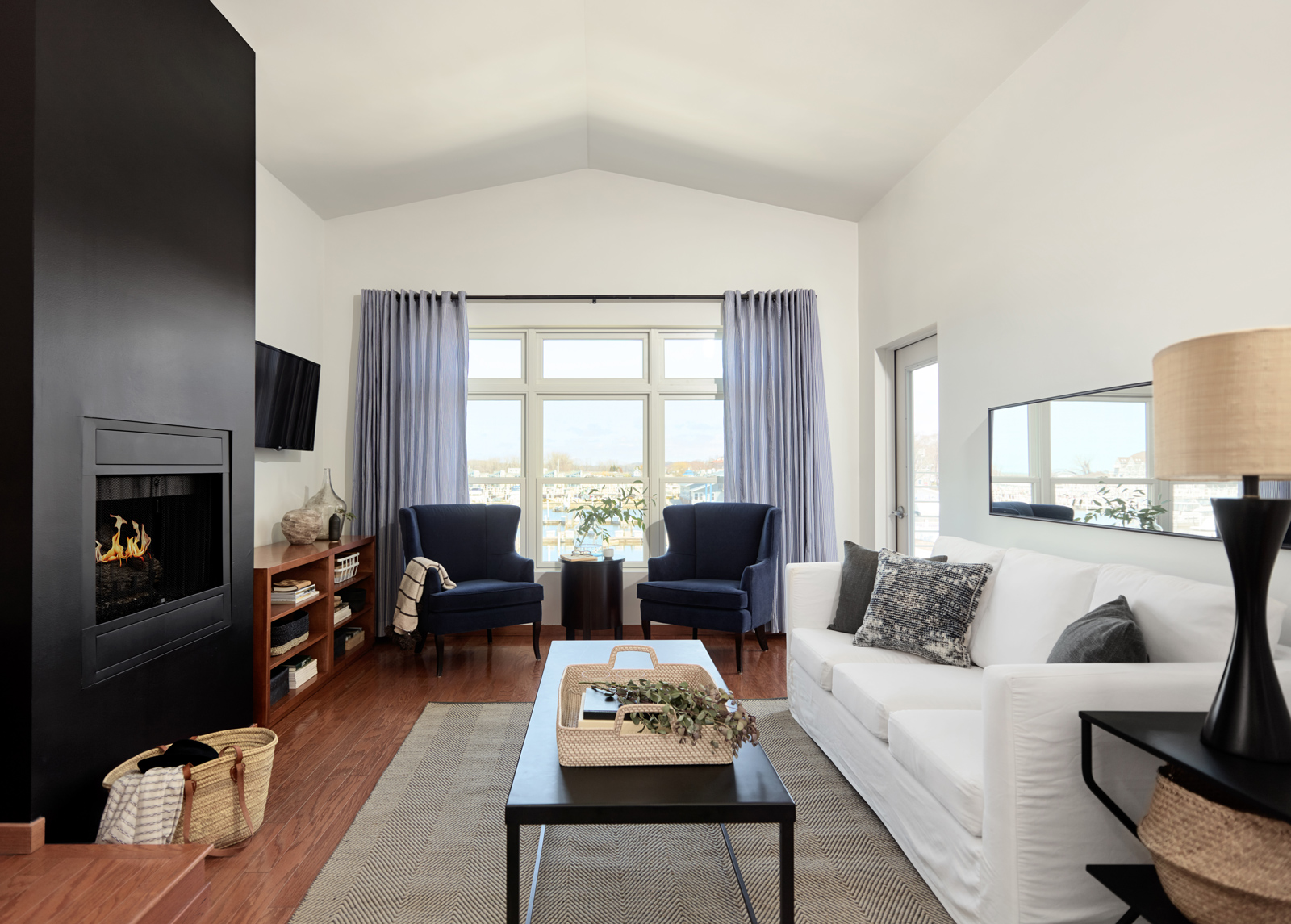 MGR_Loft-Suite-Living-Room_crop