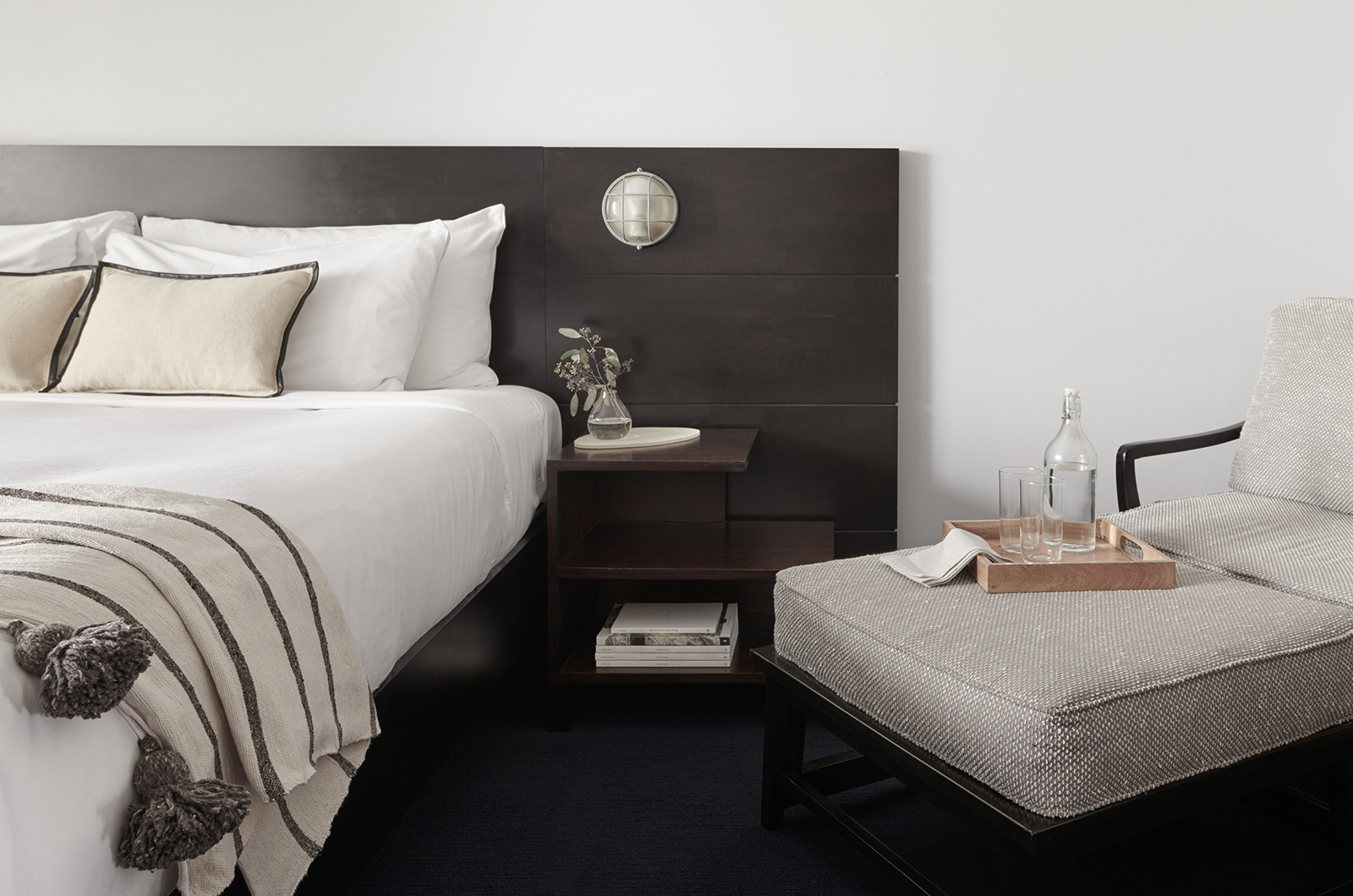MGR_Suite-Master-Bedroom_02_web